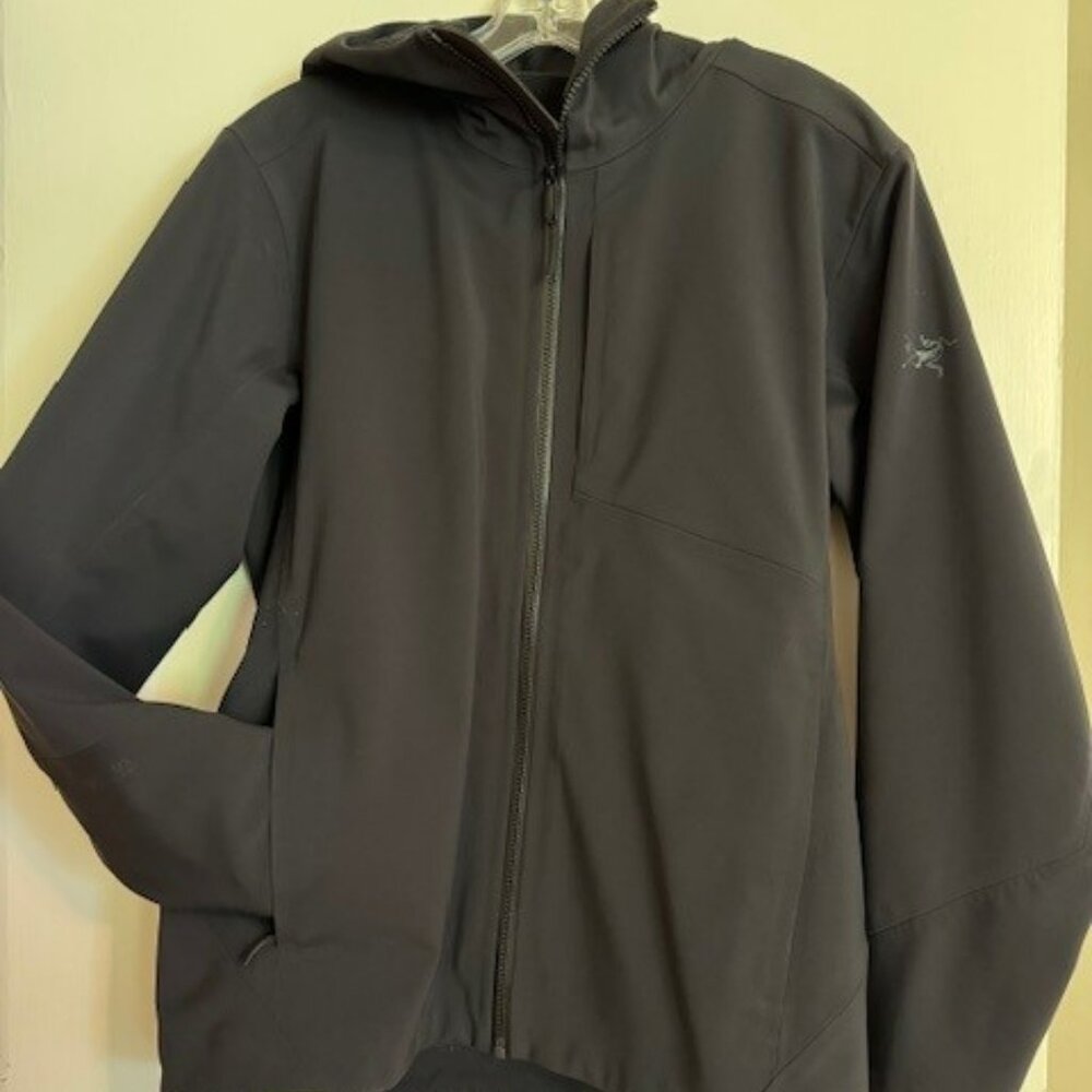 Arc'teryx - Men's Sawyer Softshell Jacket in Black Men's Medium Hooded Gore-Tex